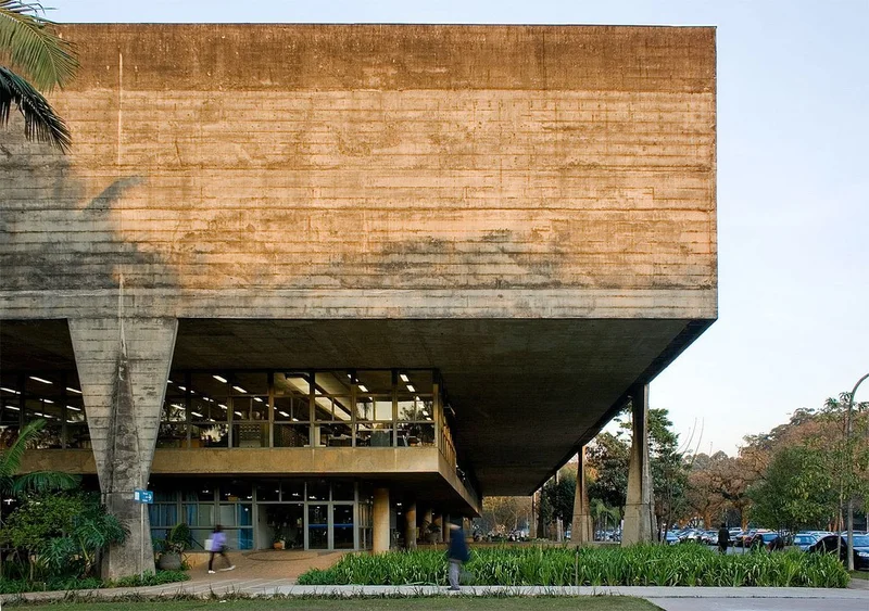 Arquitetura Brutalista no Brasil: Guia Completo com Obras e História