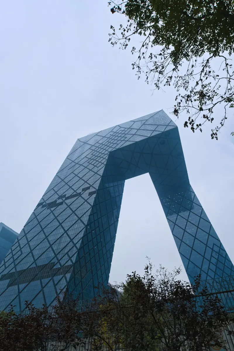 CCTV Headquarters em Pequim, edifício em forma de loop torcido projeto de Rem Koolhaas OMA 2012