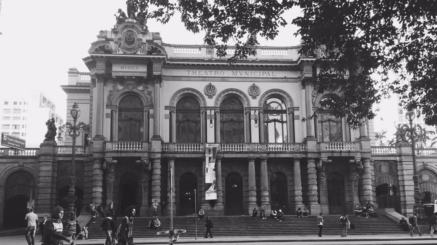 Fachada eclética do Teatro Municipal de São Paulo, exemplo de arquitetura eclética brasileira