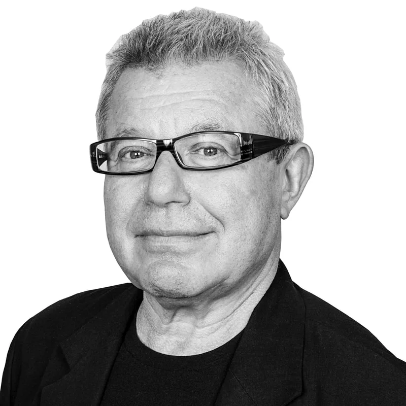 Retrato em preto e branco do arquiteto Daniel Libeskind