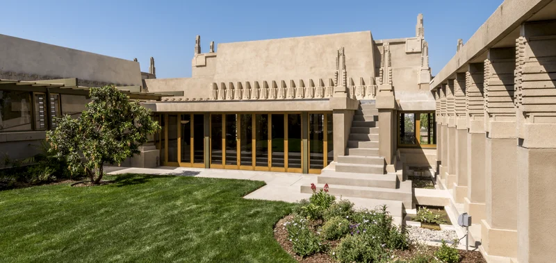 Hollyhock House em Los Angeles, exemplo do estilo maya de Frank Lloyd Wright