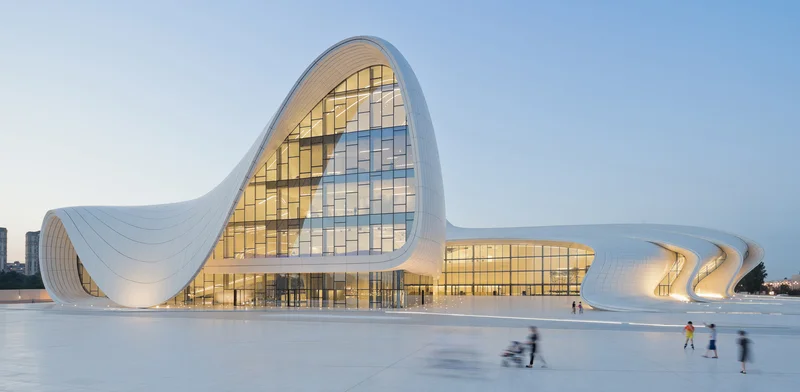 Heydar Aliyev Center em Baku, Azerbaijão: fachada paramétrica fluindo sem um único ângulo reto